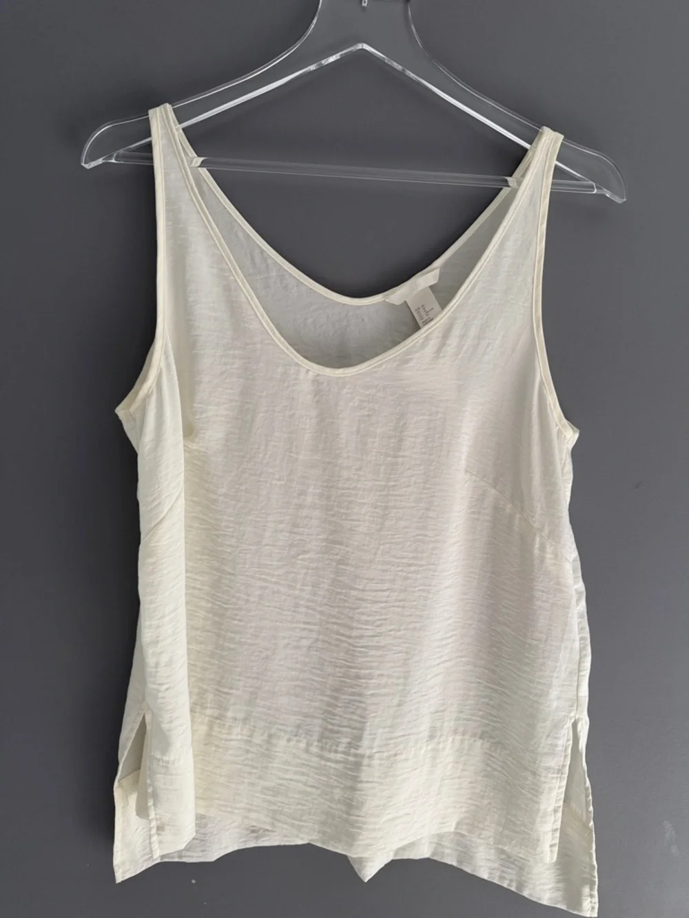 H&M Cream Sleeveless V-Neck tank - Picture 2 of 3